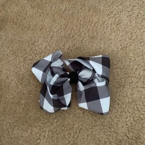 2 bows